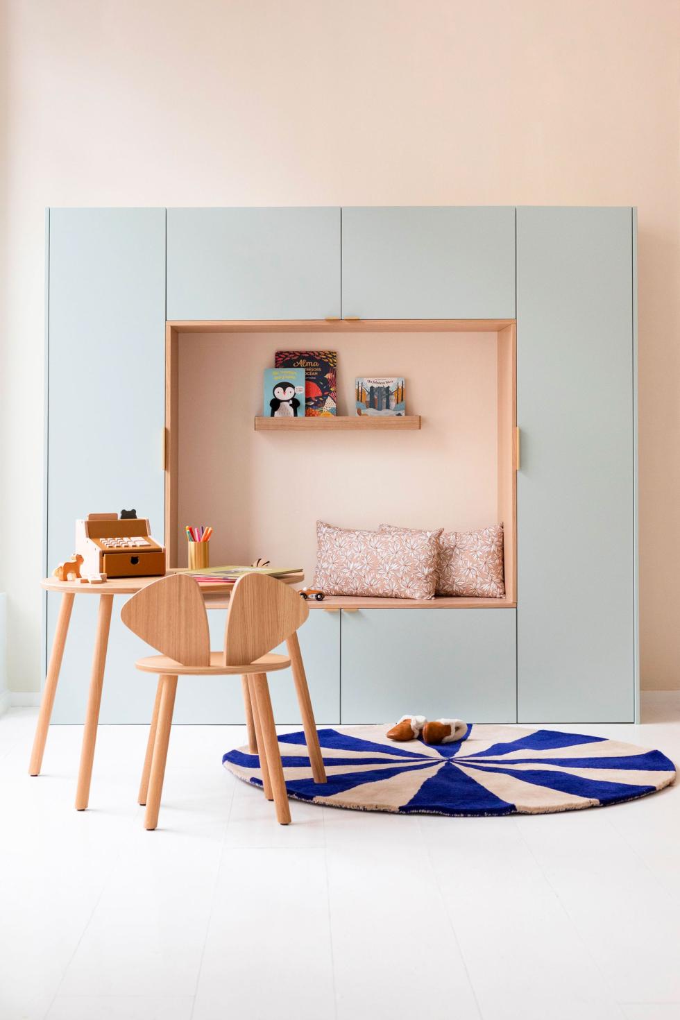 Leseecke Plum Living realisiert mit Fronten aus Mattlack Amandier grisé