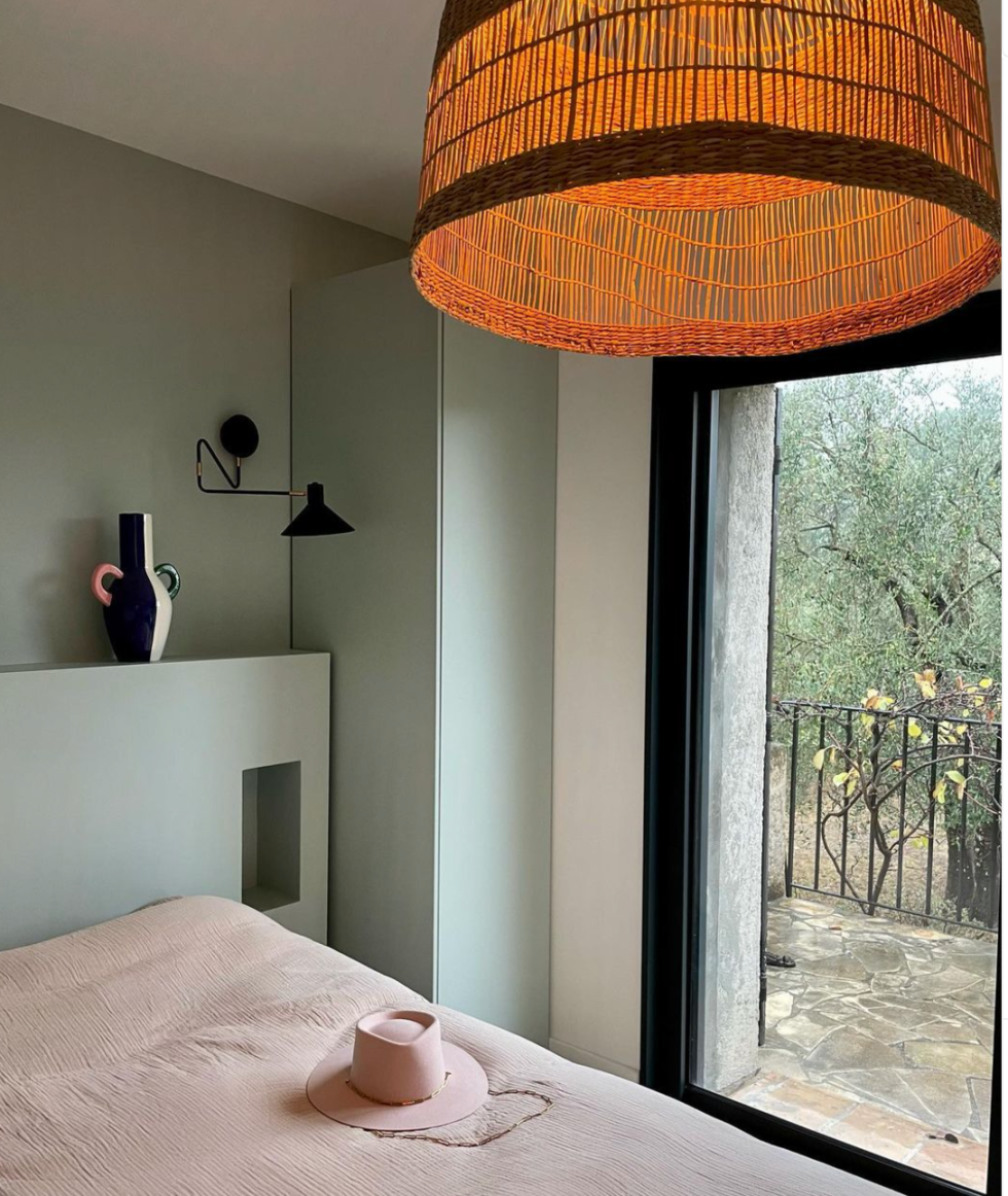 Schlafzimmer Inspirationsprojekt mit integriertem Nachttisch