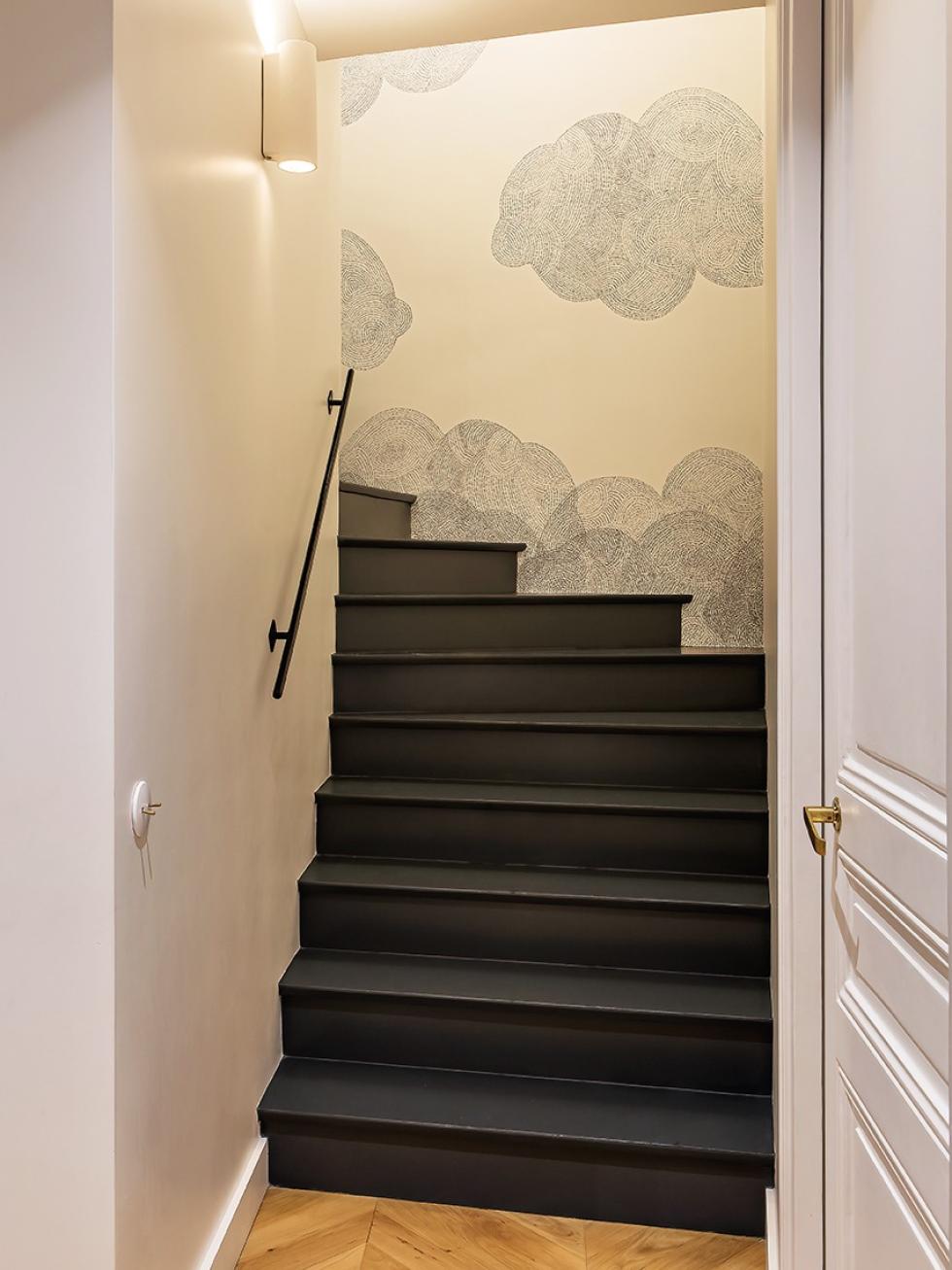 Home Tour: Treppe in renovierter Maisonettewohnung