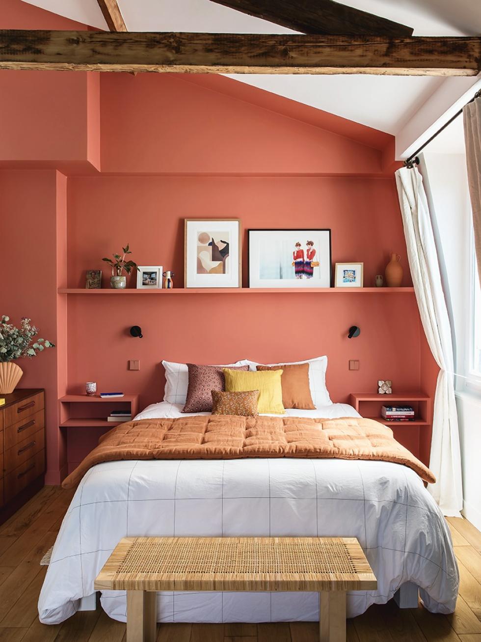 Tête de lit peinte chez Lucie Socrate