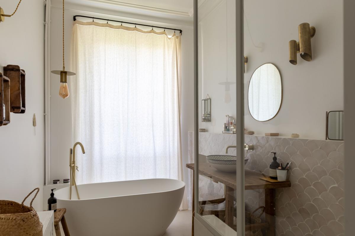 Badezimmer mit gewachstem Beton