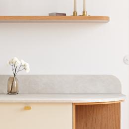 Curved laminate backsplashes